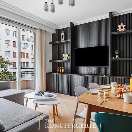 De Prestige Avec Balcon - 16e París
